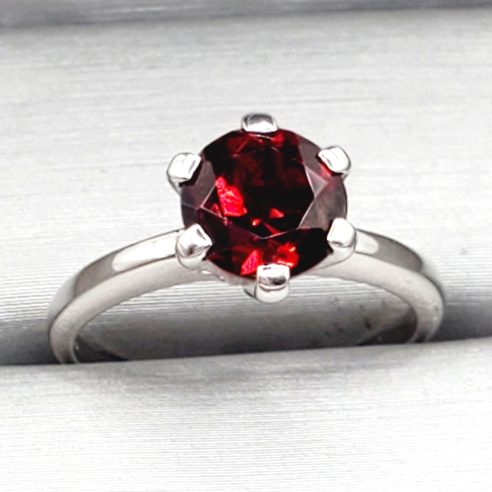 Genuine Round 1.25 Carat Garnet 925 Sterling Silver Solitaire Engagement Ring